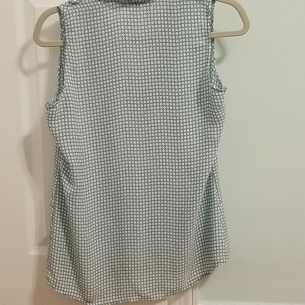 Rose & Olive Sleeveless Blouse - Picture 3 of 5